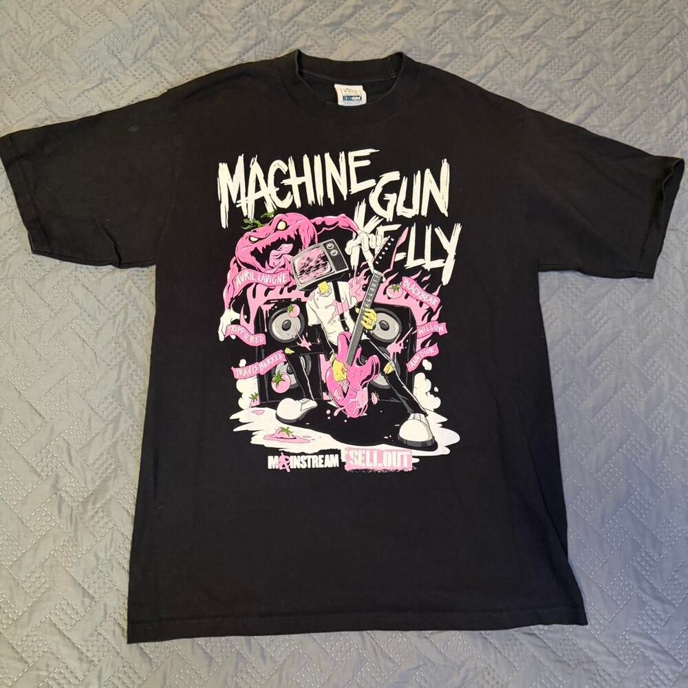 Machine Gun Kelly 2022 MGK Tour Graphic Tee Size Large Rap Music Punk Rock
